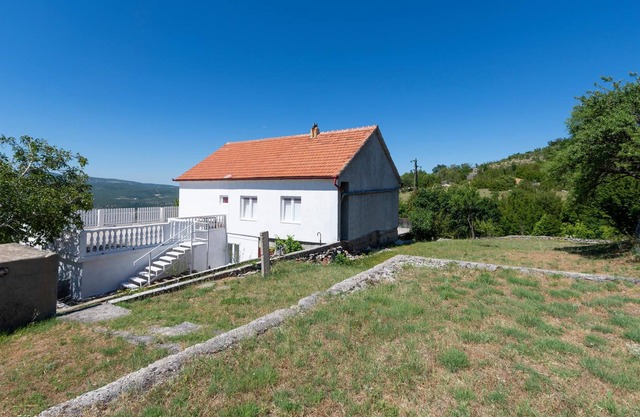 Experience a fantastic nature vacation in this beautiful vacation apartment in a detached house.