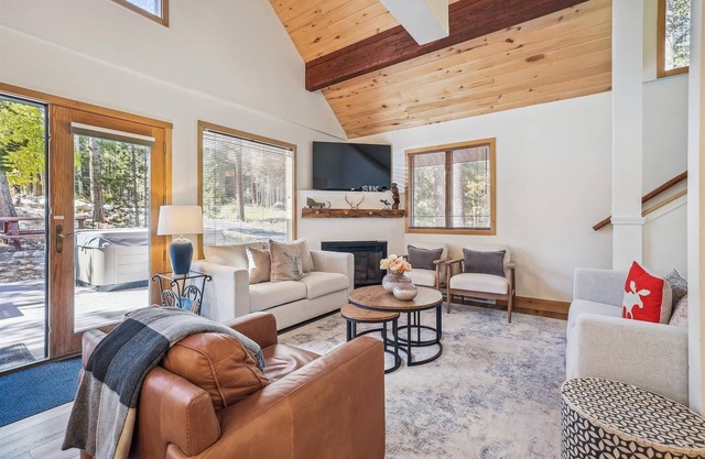 Experience Freeride Haus, a beautiful Breckenridge home with a private hot tub.