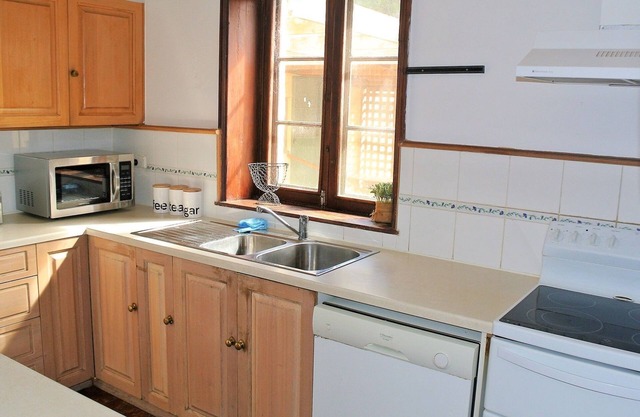 Experience "Otter House" - The oldest home in Kingston