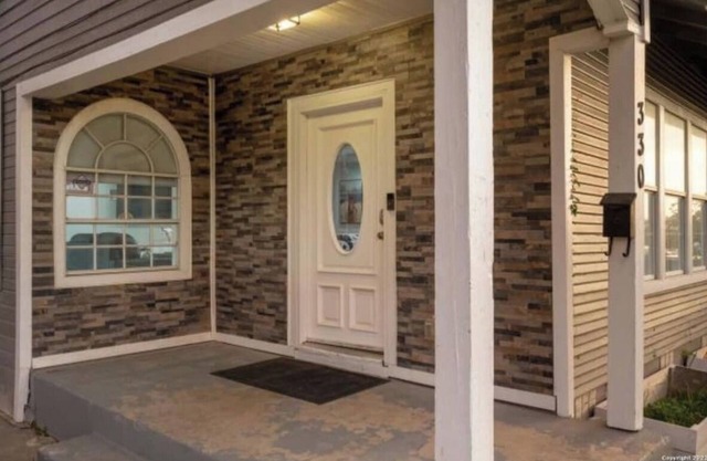 Experience Serenity in a 4BR/3BA Downtown Home