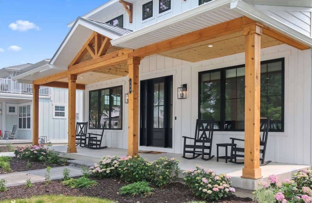 ExpERIEnce South Haven | Beach Farmhouse Steps to South Beach and Lake Michigan