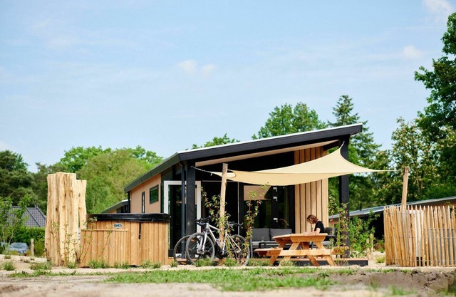 Experience the genuine Veluwe feeling in this relaxed Sand Lodge