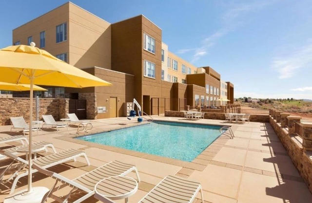 Explore Arizona’s Beauty | Breakfast Included | Room Near Antelope Canyon & Lake