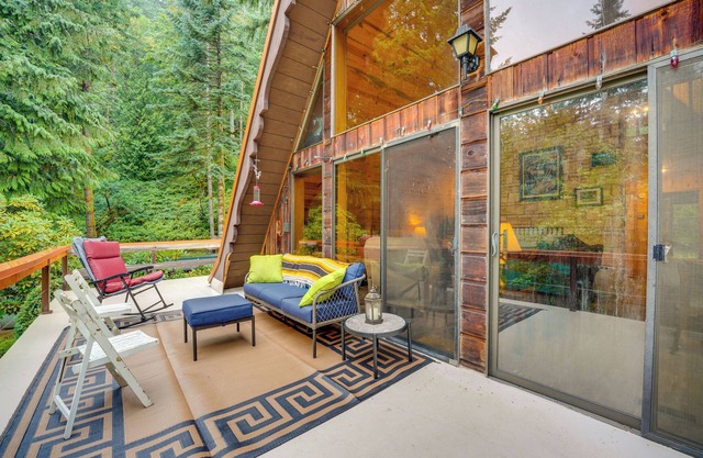 Explore Mt St Helens: A-Frame Chalet w/Deck!