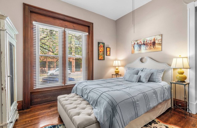 Explore the Highlands from this adorable studio! Free Parking, Sleeps 4.
