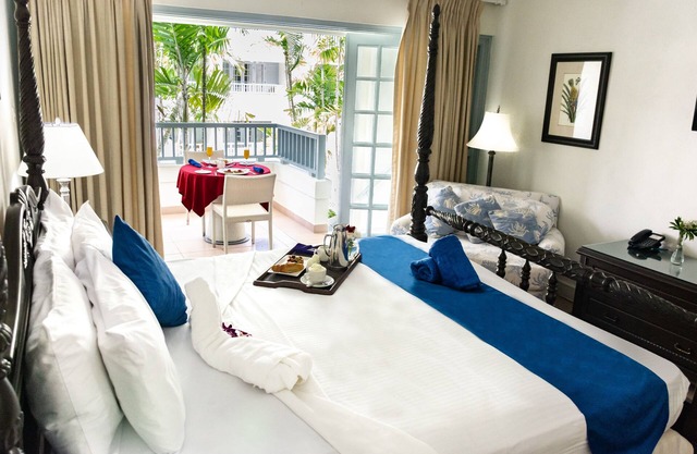 Explore Worthing Beach! Large Unit w/Private Balcony, Onsite Pool, Great Views!