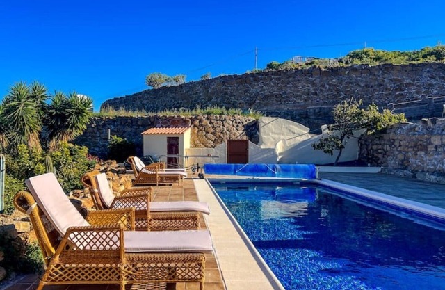 Exquisite rural house with garden, pool and sea views