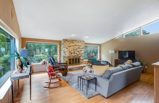 Exquisite Home w/Top-of-the-World Views, Free WiFi, Washer/Dryer