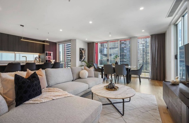 Exquisite Sky Home in Southbank