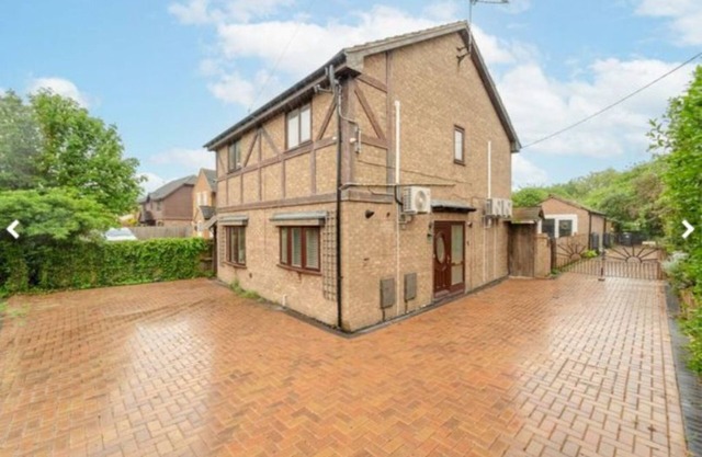 Extensive 4 Bed close to Peterborough.