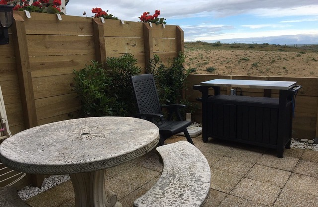 F2 on the ground floor, private garden, very close to the sea facing the ocean