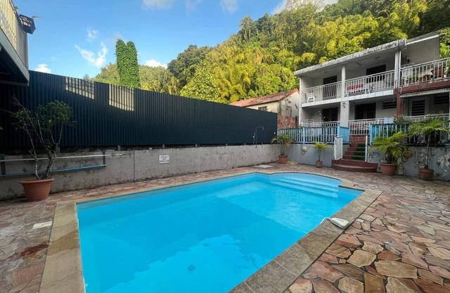 F3 Bien Équipé à Saint-pierre Ville D'art et D'histoire