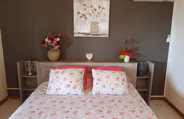 F4 furnished holiday home with sea and mountain views