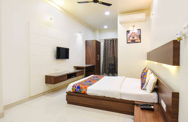 Fabhotel Royal Suits