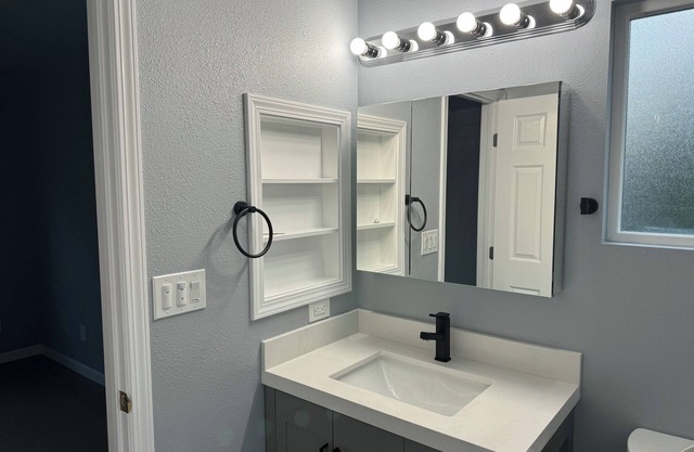 Fabulous 1b1b with AC in Redwood City