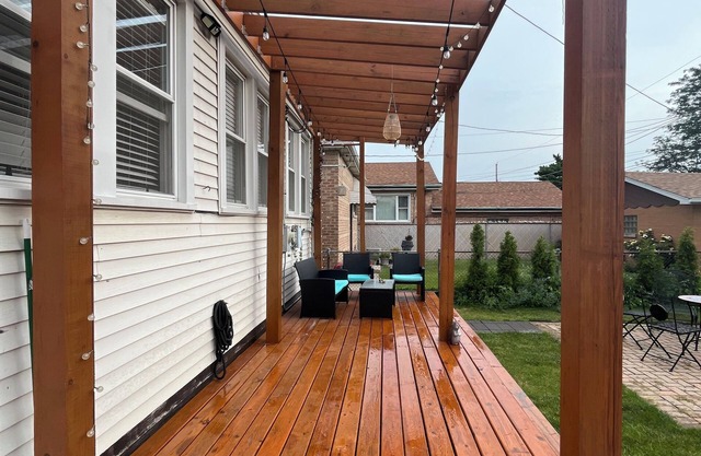 Fabulous 3-bedroom apartment with AC in Chicago close midway airport