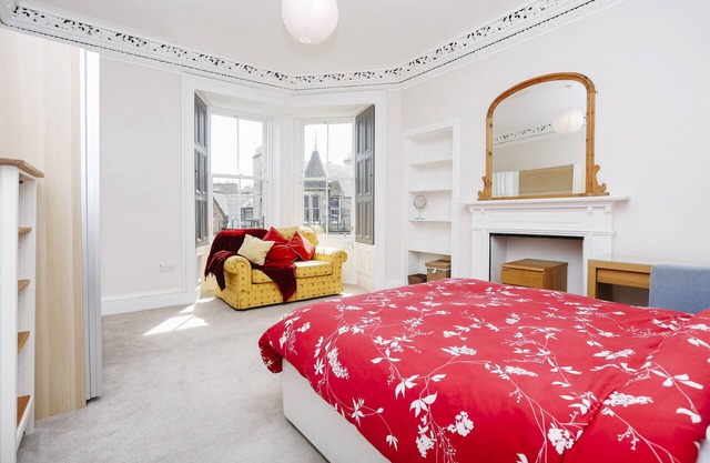 Fabulous 5 double Bedroom apartment Edinburgh Old Town by Avoriazchalets