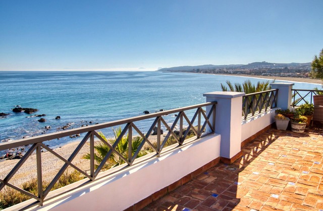 Fabulous beachfront Penthouse at La Perla De La Bahia