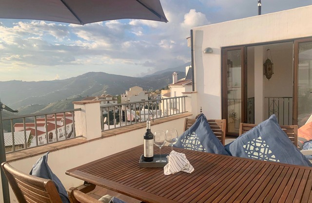 Fabulous traditional townhouse with roof terrace