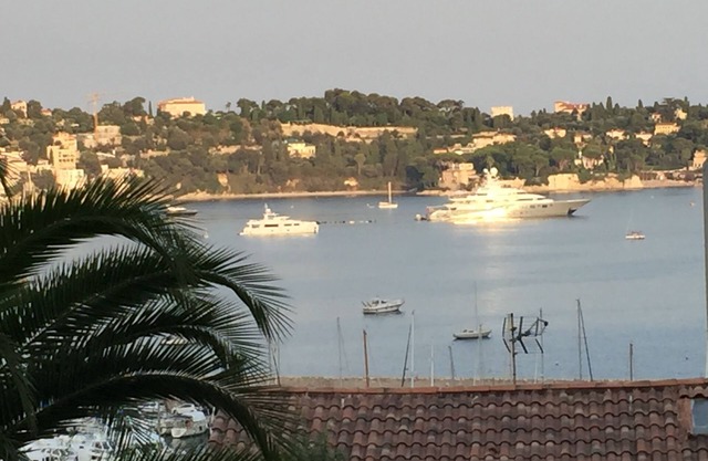 Fabulous views of super yachts and sunsets, aircon, pool & garage - luxury