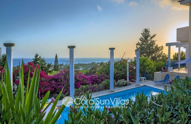 Fabulous Villa, Large Pool, Fantastic Sea Views, Coral Bay, VILLAS for GROUPS