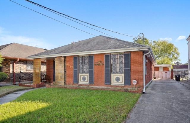 Fairgrounds Headquarters- Off Street Parking & Fenced Yard Perfect for Jazzfest!