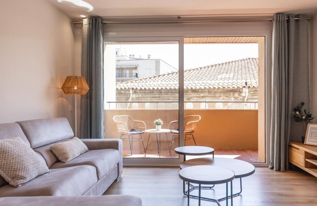 Falcó - Holiday Apartment Rental in Girona | Bravissimo