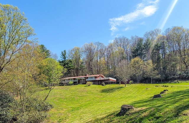 Fall Colors + Cozy Cabins = Your Perfect October Retreat @ Grapevine Retreat