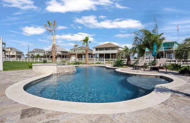 Fall Family Special ~ Private Heated Pool & Hot Tub ~ King Beds ~ Ocean View