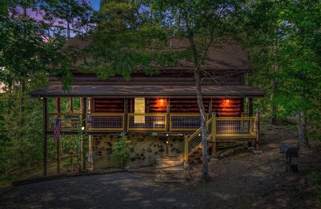 Fall in Pigeon Forge: Gorgeous Cabin/Mtn Views/King Beds/Arcade Games!