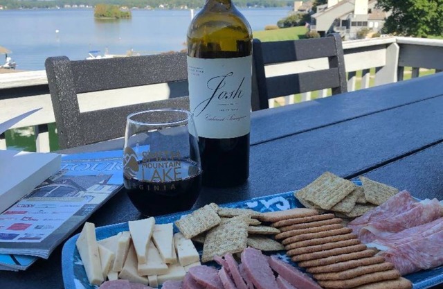 Fall time in Nov is beautiful so enjoy it at Birds Eye View in Bernard's Landing