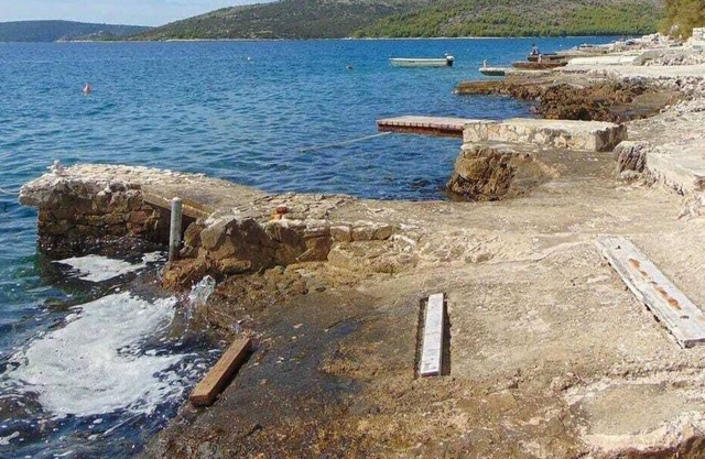 Family apartment Duje near the sea