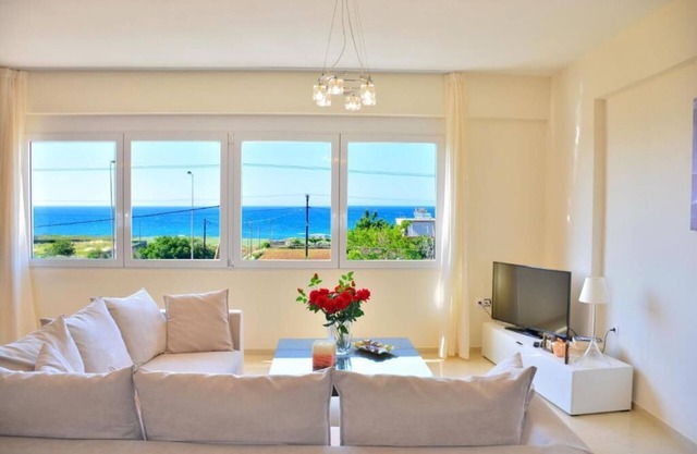 Family apartment sea view garage blue