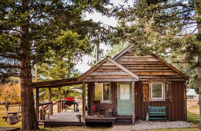 Family cabin 9 miles from Glacier Park Entrance