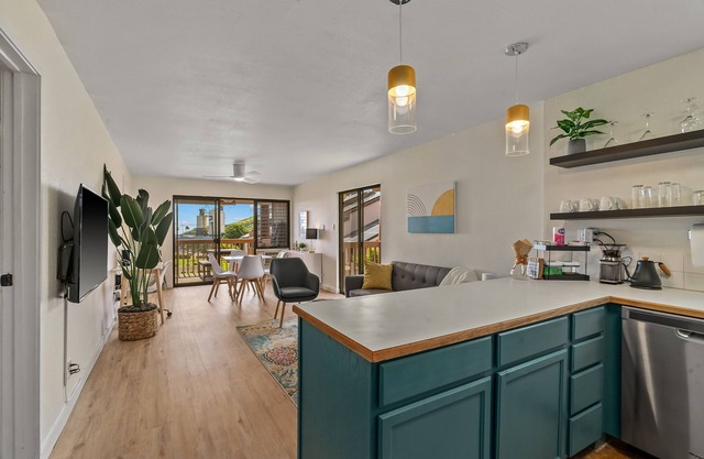 Family Condo with Queen Beds & Ocean Views from 3 Lanais!