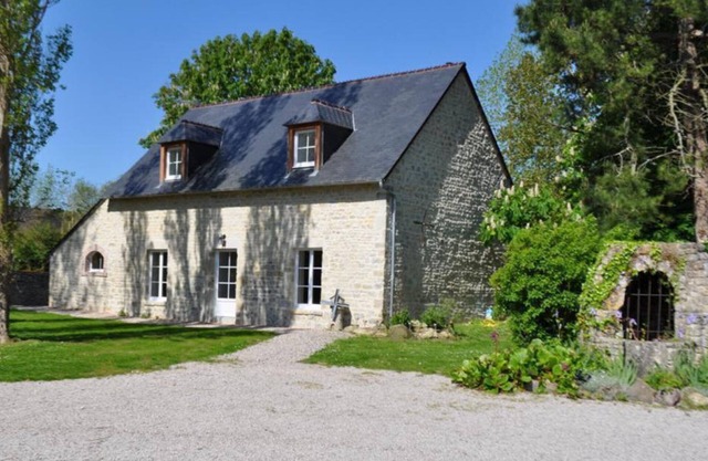 Family cottage with garden, pets allowed near Utah Beach