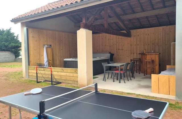 Family Cottage with Jacuzzi and Pets Allowed in L'Hôpital-le-Grand