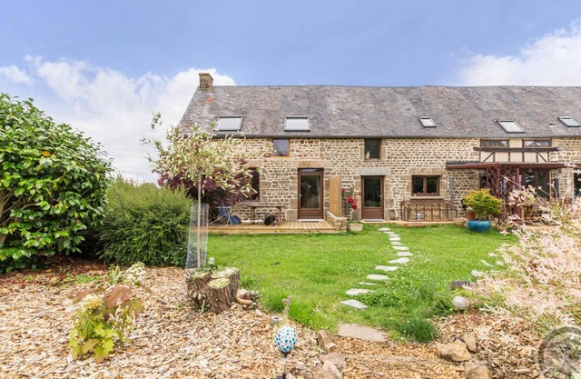 Family cottage with garden, pets allowed