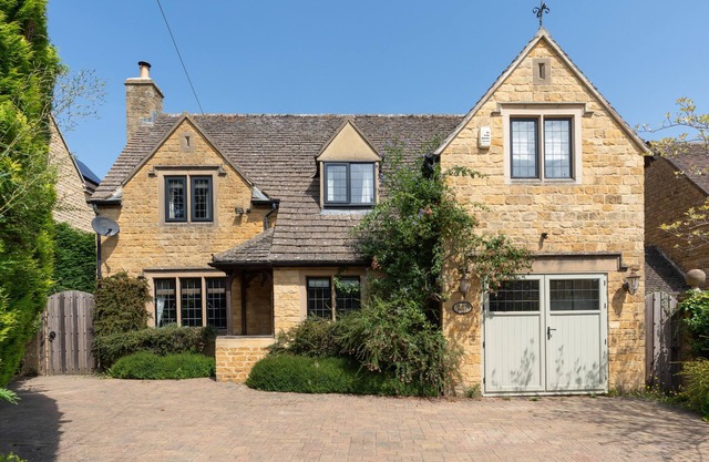 Family friendly home in Cotswolds market town - Maple House