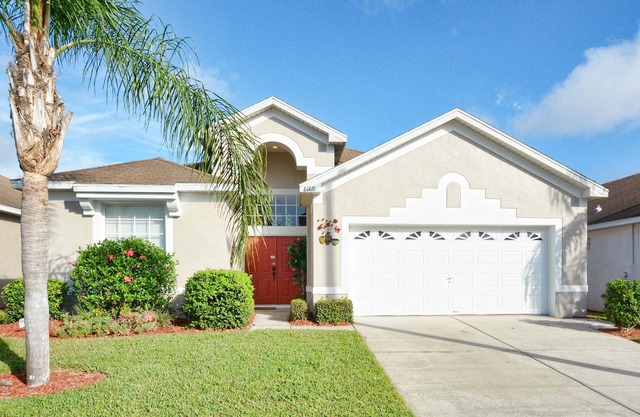 Family friendly, 10 mins to Disney, WIFI, Resort style amenities, Backyard pool