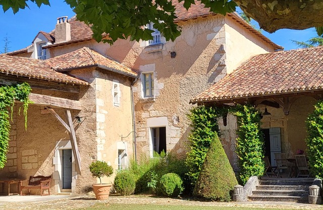 FAMILY FRIENDLY 16th CENTURY MANOR WITH POOL AND RIVER IN PERIGORD - FRANCEn