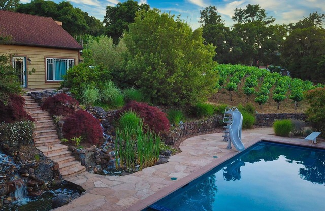 Family-friendly 3BR resort experience on quiet vineyard near Stanford/Palo Alto