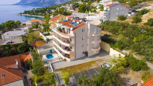 Family-friendly apartments with swimming pool Brela, Makarska - 20065