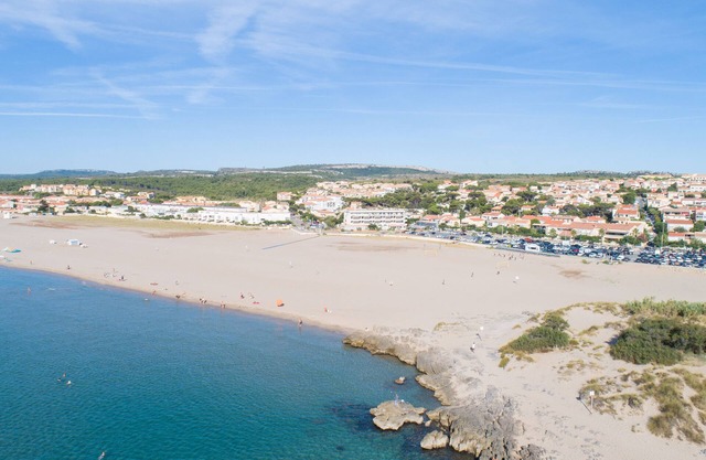 Family-Friendly Beachfront Serenity: Cozy Units w/Kitchen & Sea Views