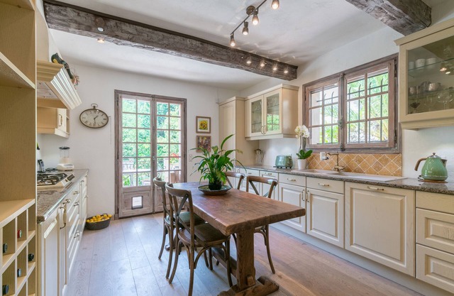 Family friendly Villa with salt water pool and large garden.