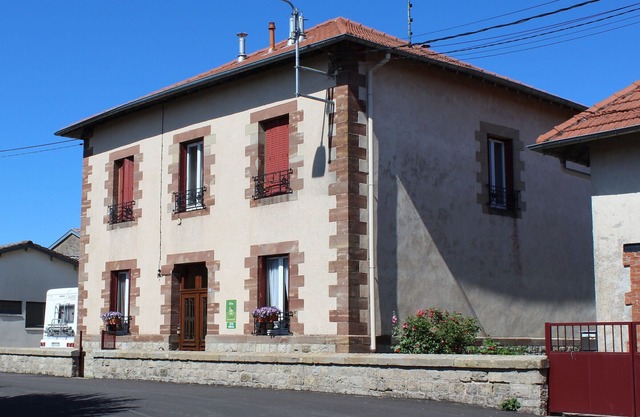 Family-Friendly Ground-Floor Cottage with Large Garden, Near Canal and Forest