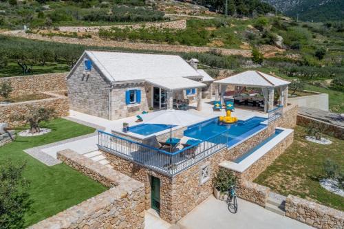 Family friendly house with a swimming pool Bol, Brac - 23809