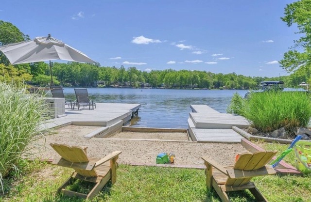 Family Friendly Lakefront Home