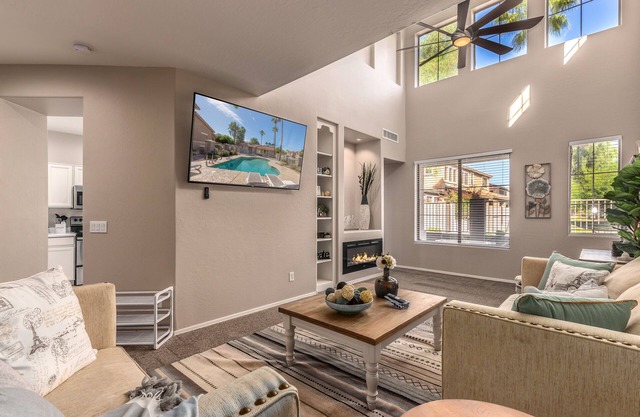 Family-Friendly Luxury Getaway ~ Sleeps 12, Near Golf, Lakes & Festivals