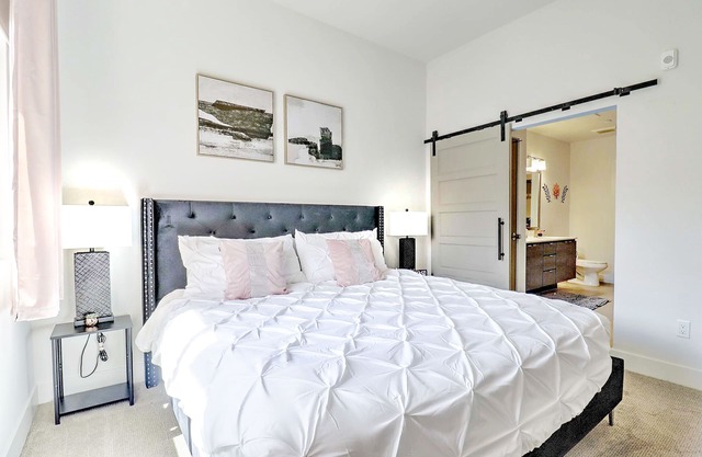Family-Friendly| Pool, Rooftop & Near to Old Town